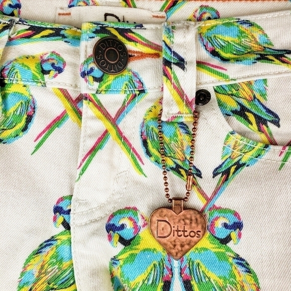 dittos Misty Women US 24 Love Birds cut off denim shorts white jeans tropical - Picture 2 of 8